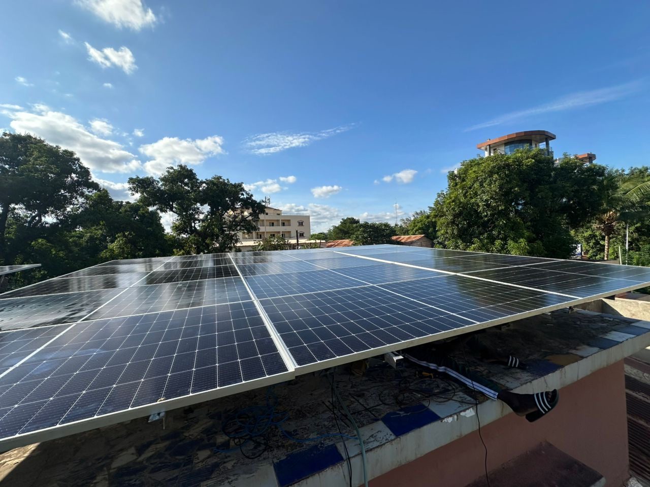 Grande installation solaire sur toiture