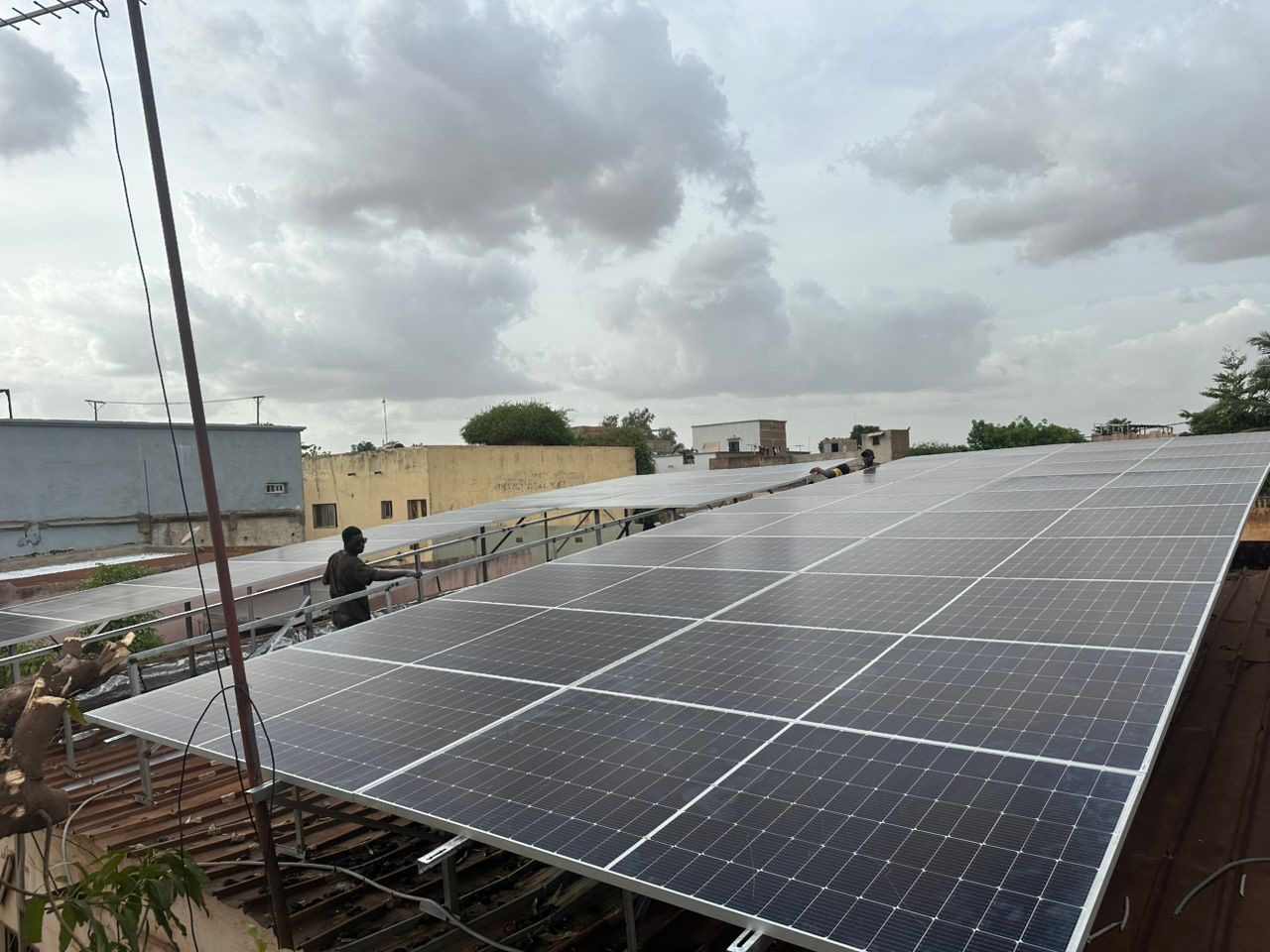 Grande installation de panneaux solaires